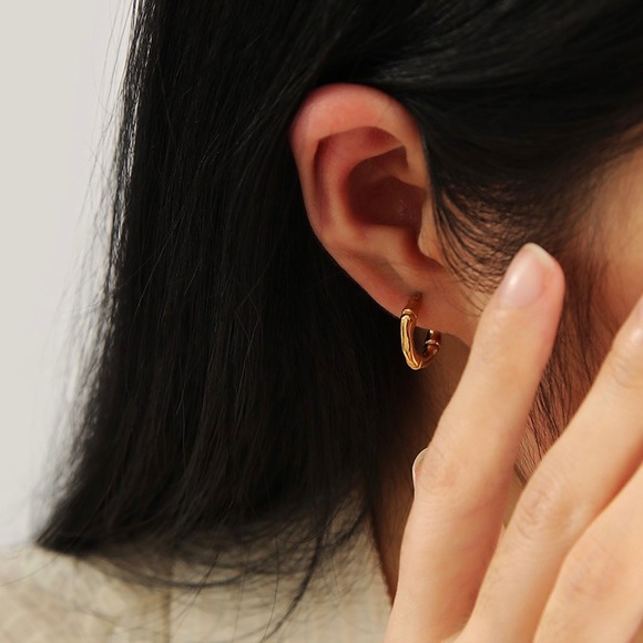 Bamboo earrings, gold bamboo hoops, mini hoops earrings, bamboo joint earrings - Picture 5 of 5